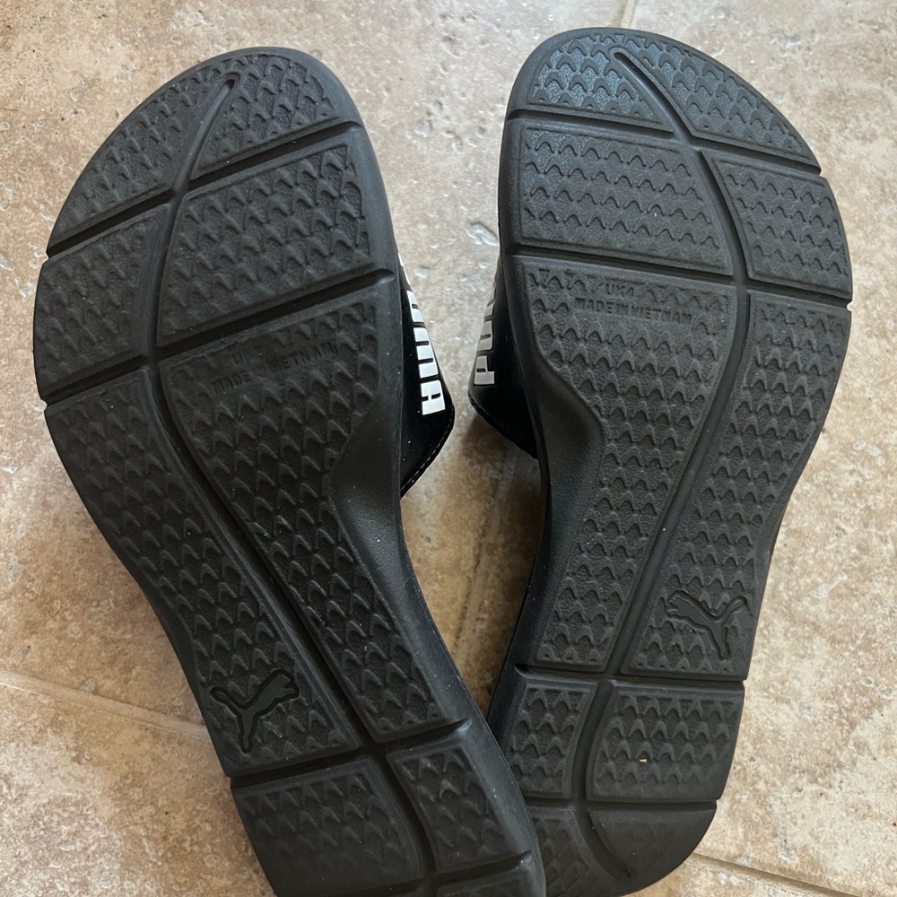 - Puma slides - Picture 3 of 3
